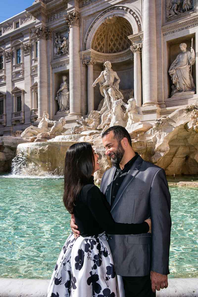 Posed couple photography. Fontana di Trevi