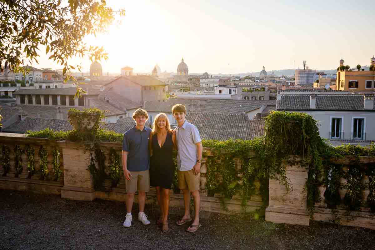 Group pictures at sunset in Rome