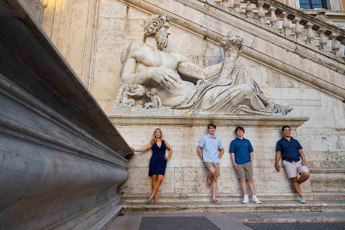 Family photoshoot under ancient roman statues