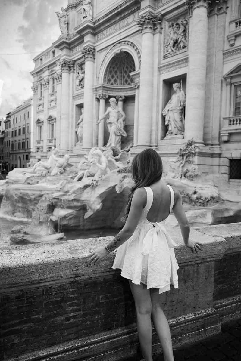 Solo photoshoot at the Trevi fountain photographed from the back while looking onward 