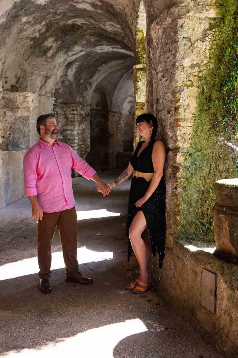 Couple photography session under portico