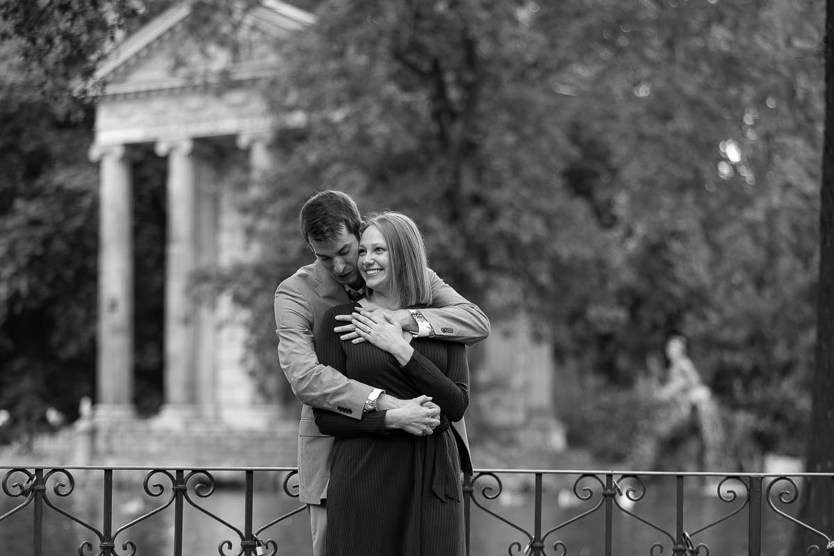 Posed couple for a photoshoot in Rome in black & white photos