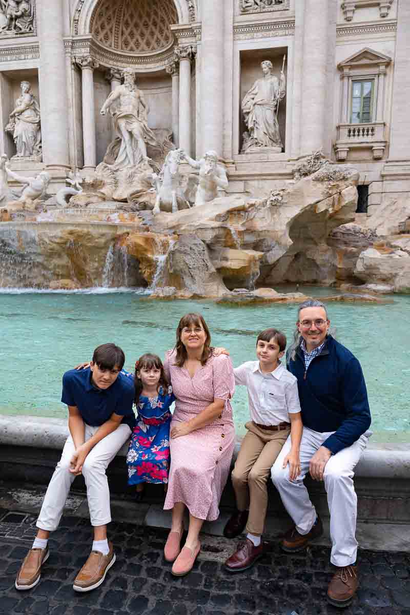 Sitting down family shoot by Fontana di Trevi a Roma