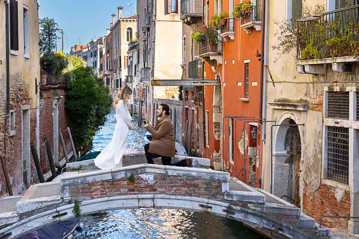 Proposing marriage in Venice Italy