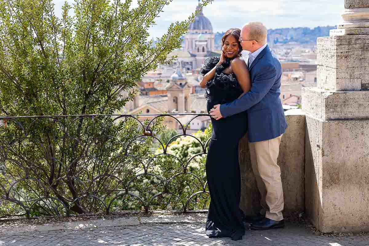 Portrait picture of a couple expecting during a photo shoot in the Eternal city 